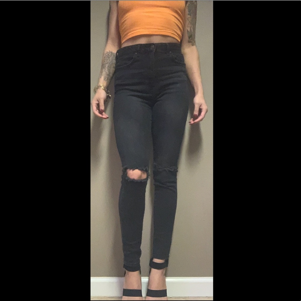 🐞 Distressed High Rise Forever 21 Black Je…